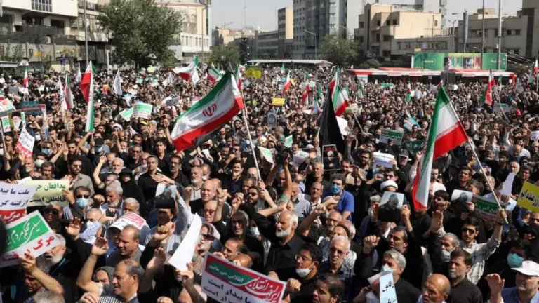 Iran-Protests-1768389687942